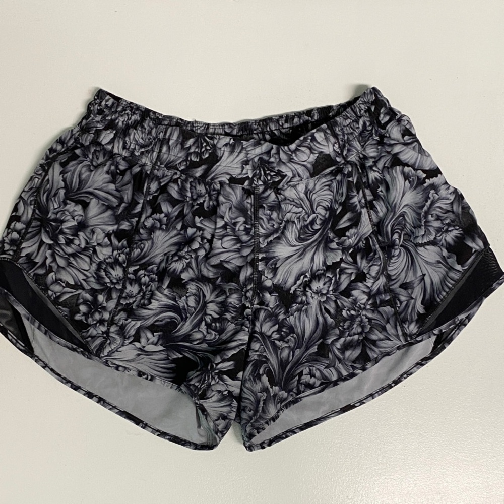 Lululemon Athletica 4 in Black and White Patterned Athletic Shorts